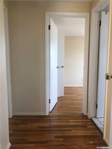 220 Pershing Parkway, Mineola, NY 11501