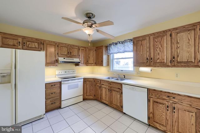 142 PALM LN, Lebanon, PA 17042