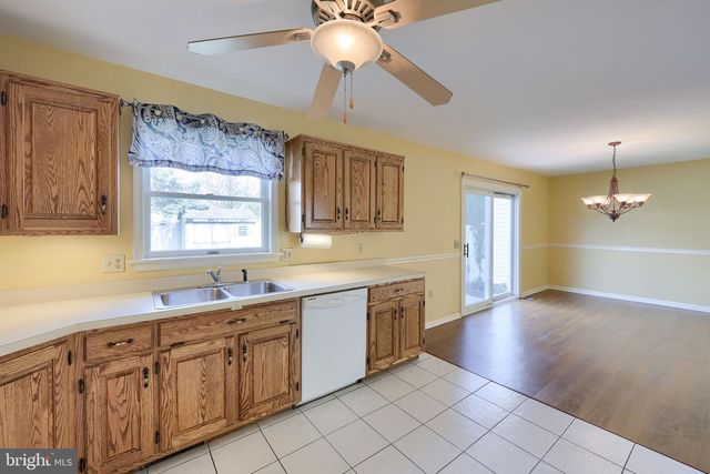 142 PALM LN, Lebanon, PA 17042