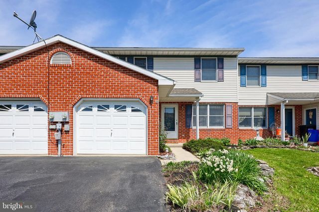 142 PALM LN, Lebanon, PA 17042
