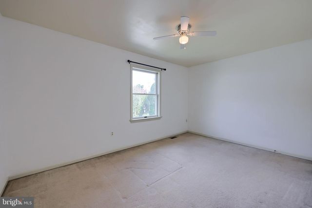 142 PALM LN, Lebanon, PA 17042