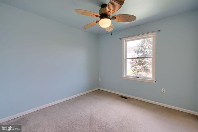142 PALM LN, Lebanon, PA 17042