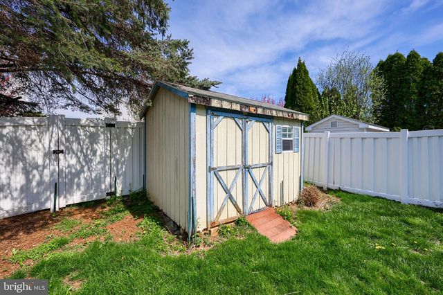 142 PALM LN, Lebanon, PA 17042