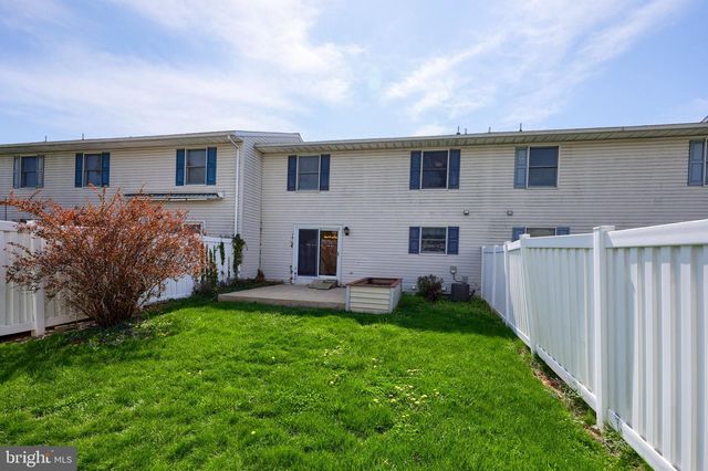 142 PALM LN, Lebanon, PA 17042