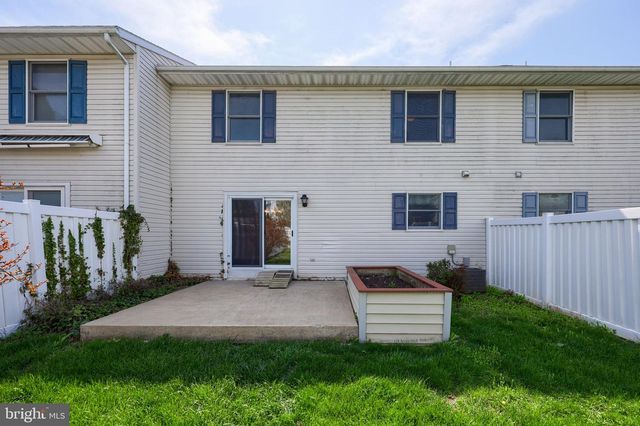 142 PALM LN, Lebanon, PA 17042