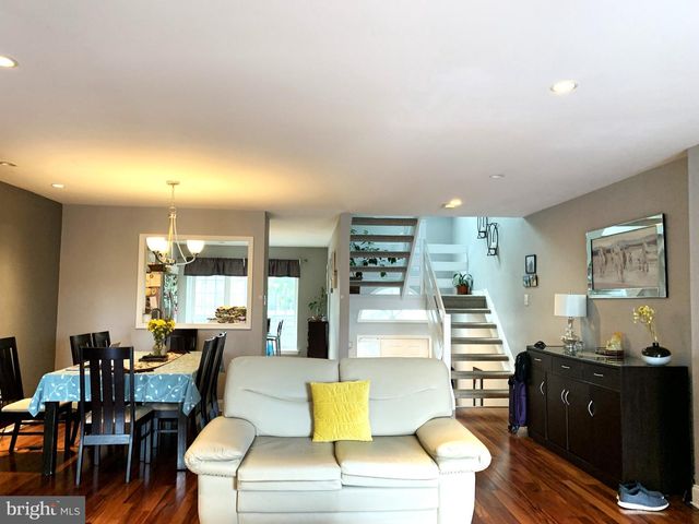 11 CABOT DR, Chesterbrook, PA 19087