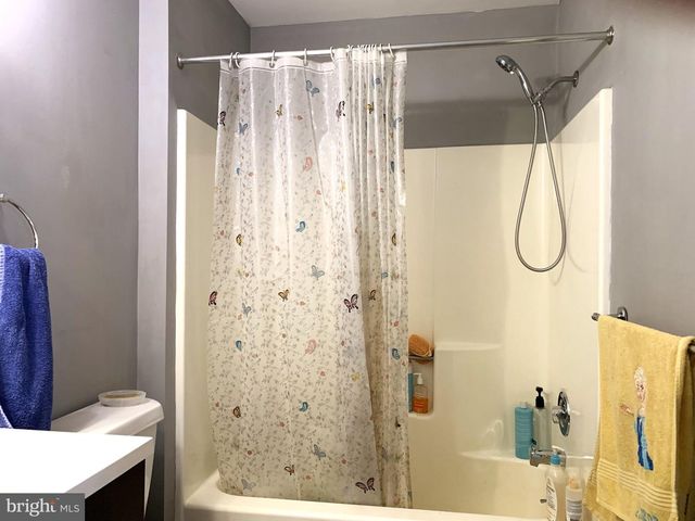 11 CABOT DR, Chesterbrook, PA 19087