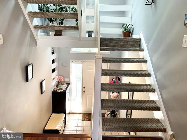 11 CABOT DR, Chesterbrook, PA 19087