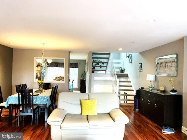 11 CABOT DR, Chesterbrook, PA 19087