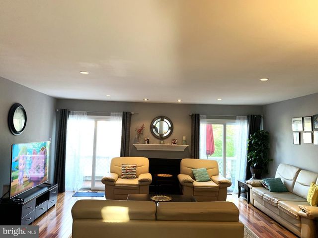 11 CABOT DR, Chesterbrook, PA 19087