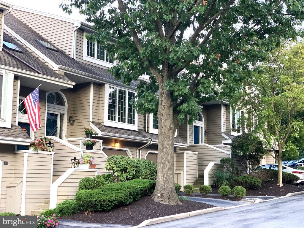 11 CABOT DR, Chesterbrook, PA 19087