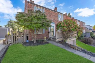 330 Hazel Dr, Mt Lebanon, PA 15228