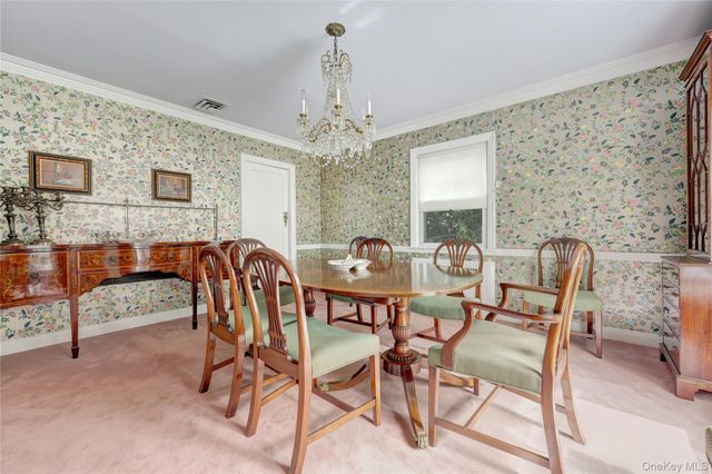 178 Schenck Circle N, Hewlett Harbor, NY 11557