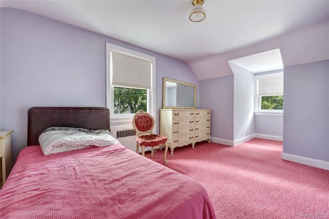 178 Schenck Circle N, Hewlett Harbor, NY 11557