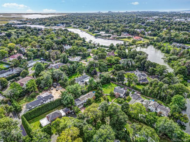 178 Schenck Circle N, Hewlett Harbor, NY 11557