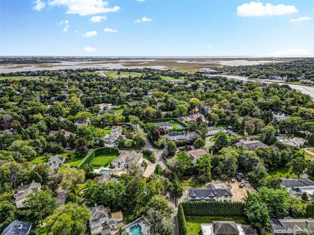 178 Schenck Circle N, Hewlett Harbor, NY 11557