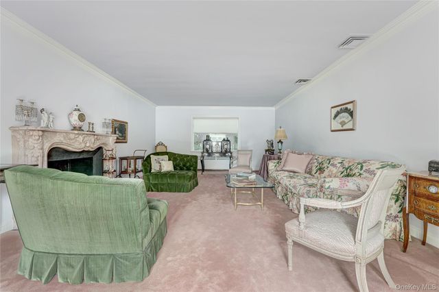 178 Schenck Circle N, Hewlett Harbor, NY 11557