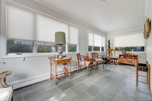 178 Schenck Circle N, Hewlett Harbor, NY 11557