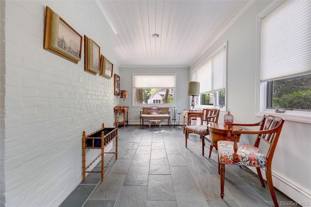 178 Schenck Circle N, Hewlett Harbor, NY 11557