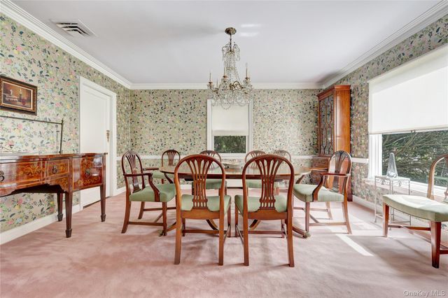 178 Schenck Circle N, Hewlett Harbor, NY 11557