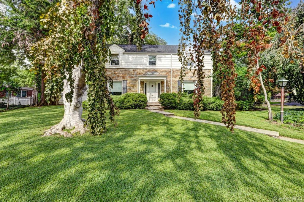 178 Schenck Circle N, Hewlett Harbor, NY 11557 — photo 2