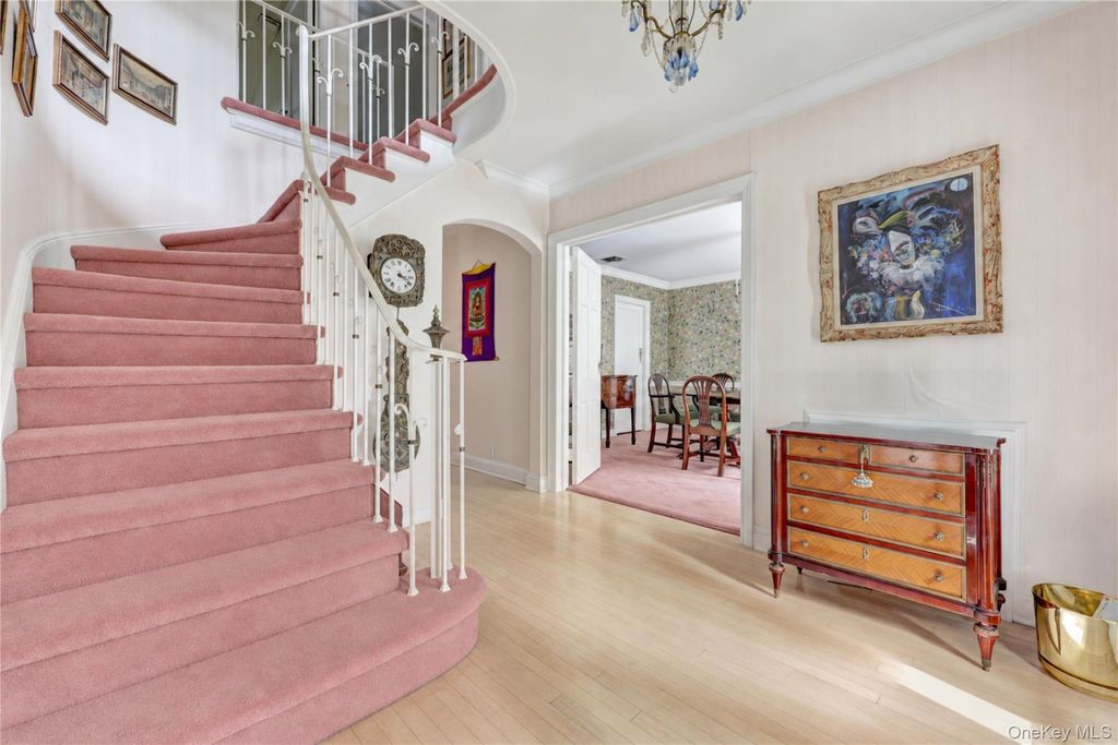 178 Schenck Circle N, Hewlett Harbor, NY 11557 — photo 4