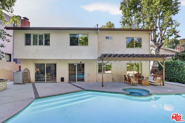4262 Levitt Lane, Sherman Oaks, CA 91403