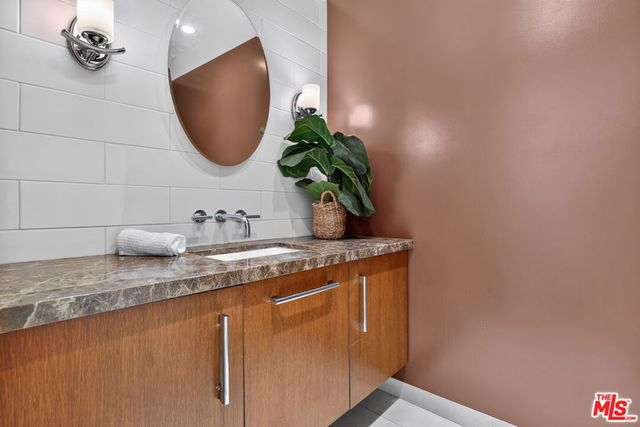 4262 Levitt Lane, Sherman Oaks, CA 91403