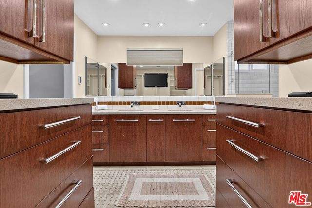 4262 Levitt Lane, Sherman Oaks, CA 91403