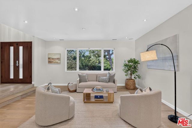 4262 Levitt Lane, Sherman Oaks, CA 91403