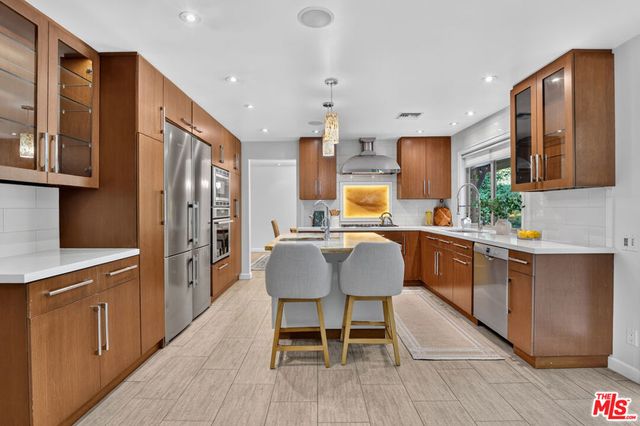 4262 Levitt Lane, Sherman Oaks, CA 91403
