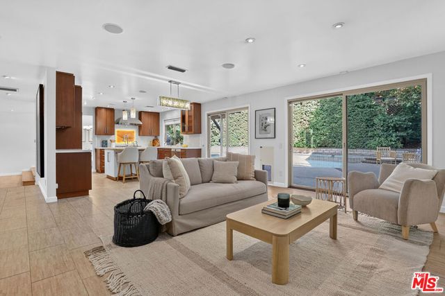4262 Levitt Lane, Sherman Oaks, CA 91403
