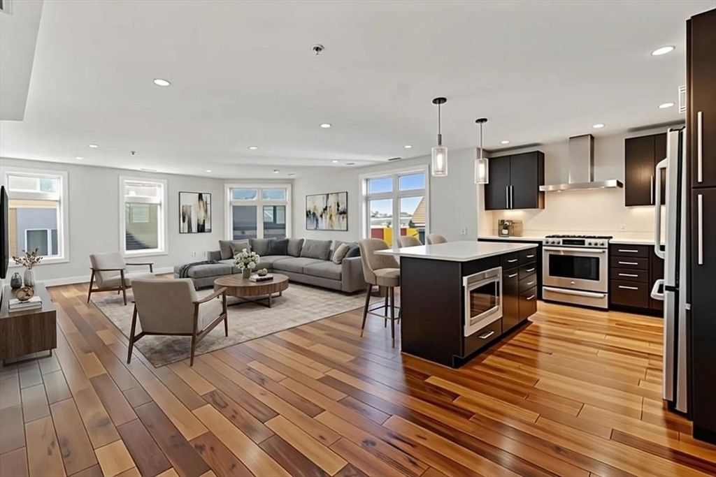 112 W 9th St. 2, Boston, MA 02127