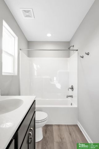 17459 Samuel Street, Bennington, NE 68007