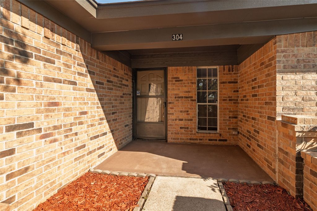 304 Cambridge Drive, Saginaw, TX 76179 — photo 4