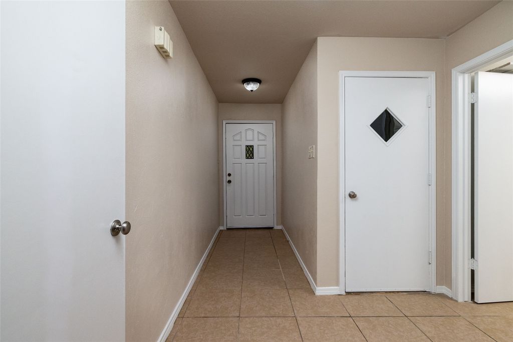 304 Cambridge Drive, Saginaw, TX 76179 — photo 5