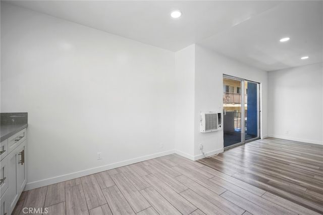 1025 E Lomita Avenue 5, Glendale, CA 91205