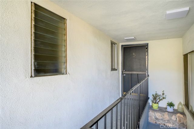 1025 E Lomita Avenue 5, Glendale, CA 91205