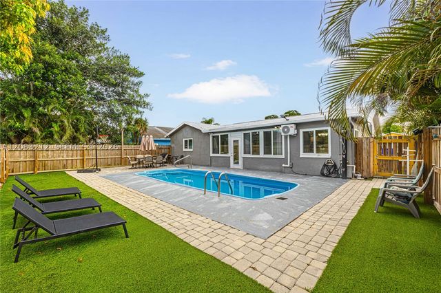 22682 SW 65th Ave, Boca Raton, FL 33428