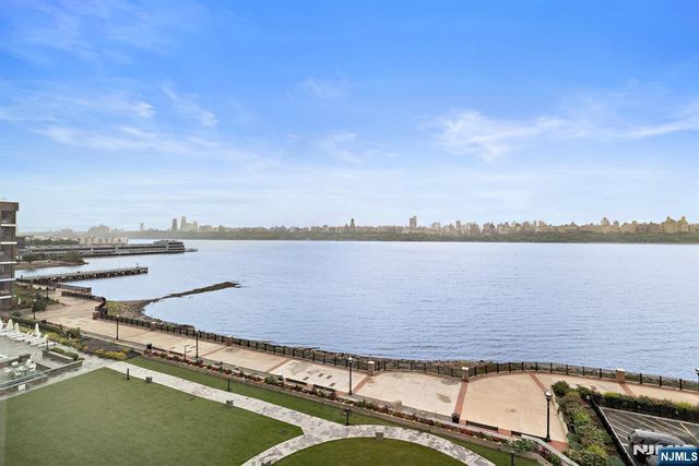 9 Somerset Lane 501, Edgewater, NJ 07020