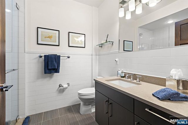 9 Somerset Lane 501, Edgewater, NJ 07020