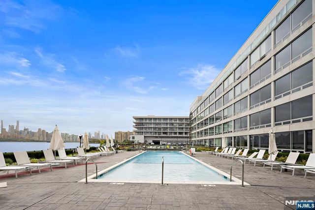 9 Somerset Lane 501, Edgewater, NJ 07020