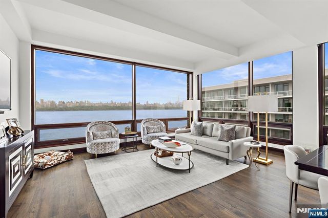 9 Somerset Lane 501, Edgewater, NJ 07020