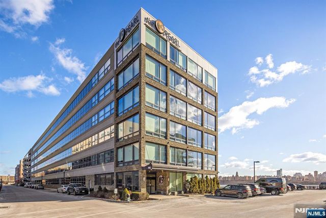 9 Somerset Lane 501, Edgewater, NJ 07020