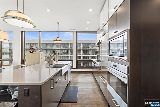 9 Somerset Lane 501, Edgewater, NJ 07020