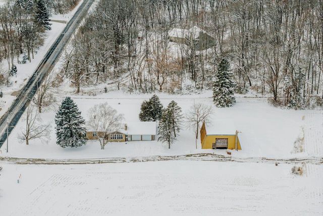 S78W30182 Sugden ROAD, Mukwonago, WI 53149