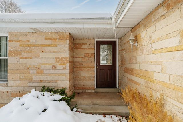 S78W30182 Sugden ROAD, Mukwonago, WI 53149