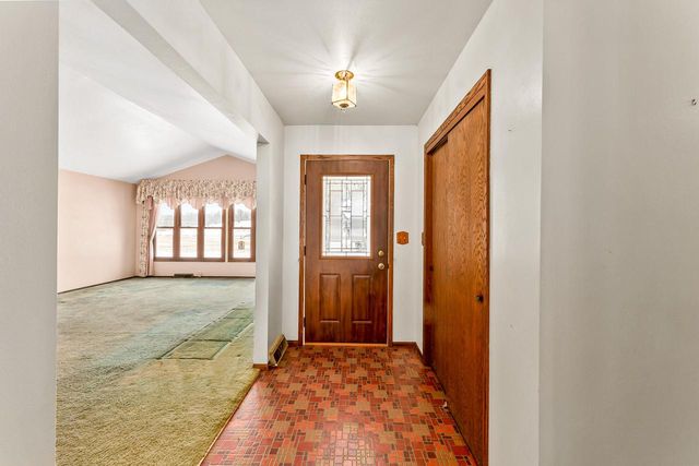 S78W30182 Sugden ROAD, Mukwonago, WI 53149