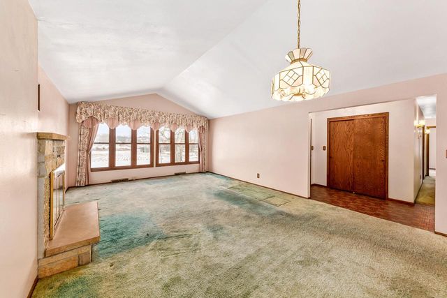 S78W30182 Sugden ROAD, Mukwonago, WI 53149