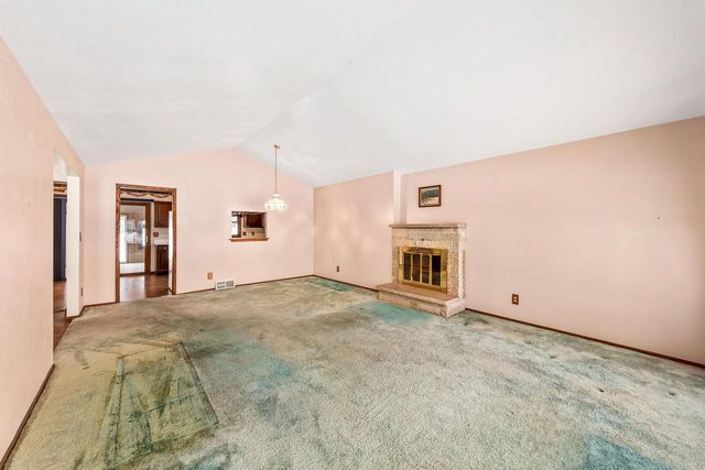 S78W30182 Sugden ROAD, Mukwonago, WI 53149